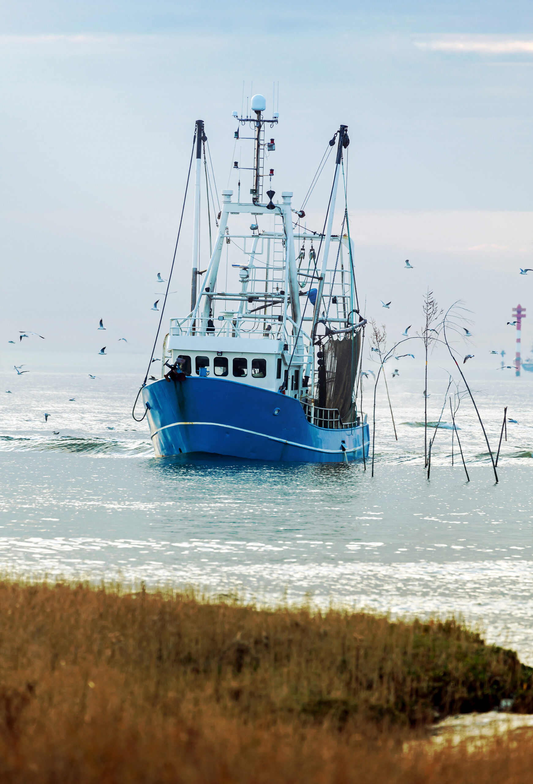 image of a commercial fishing boat using rope